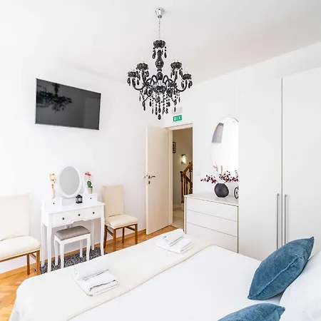 Σπίτι διακοπών King - Four Bedroom House With Terrace Ντουμπρόβνικ