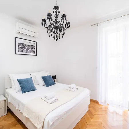 King - Four Bedroom House With Terrace Ντουμπρόβνικ