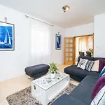 King - Four Bedroom House With Terrace Σπίτι διακοπών