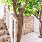 King - Four Bedroom House With Terrace *