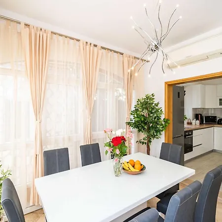King - Four Bedroom House With Terrace דוברובניק