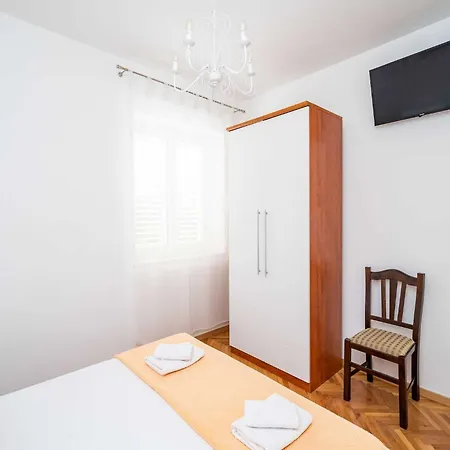 King - Four Bedroom House With Terrace