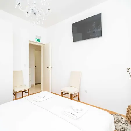 Дом отдыха King - Four Bedroom House With Terrace *