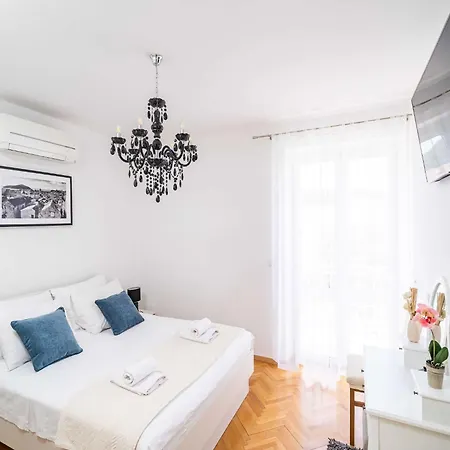 King - Four Bedroom House With Terrace Дом отдыха Дубровник