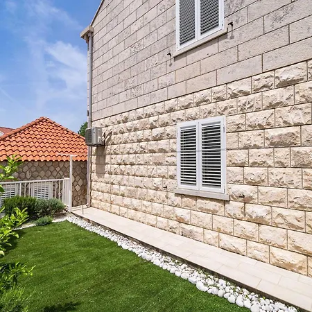 King - Four Bedroom House With Terrace Дом отдыха Дубровник