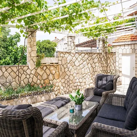 בית נופש King - Four Bedroom House With Terrace