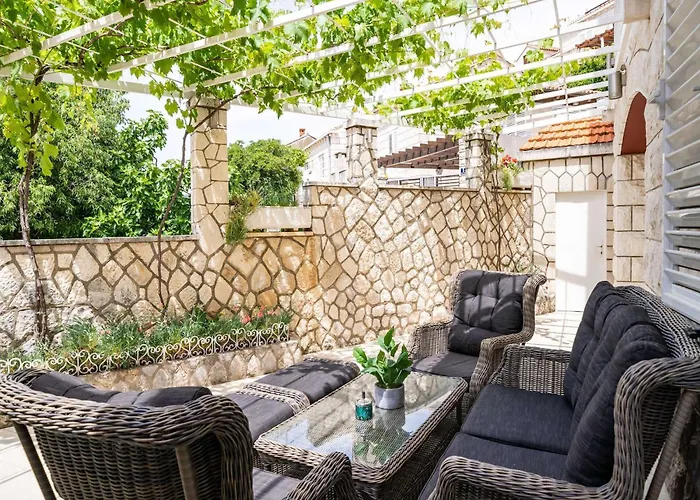 Сasa de vacaciones King - Four Bedroom House With Terrace