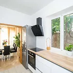 度假居 King - Four Bedroom House With Terrace