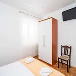 King - Four Bedroom House With Terrace