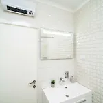 King - Four Bedroom House With Terrace 度假居