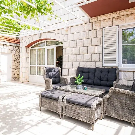 펜션 King - Four Bedroom House With Terrace
